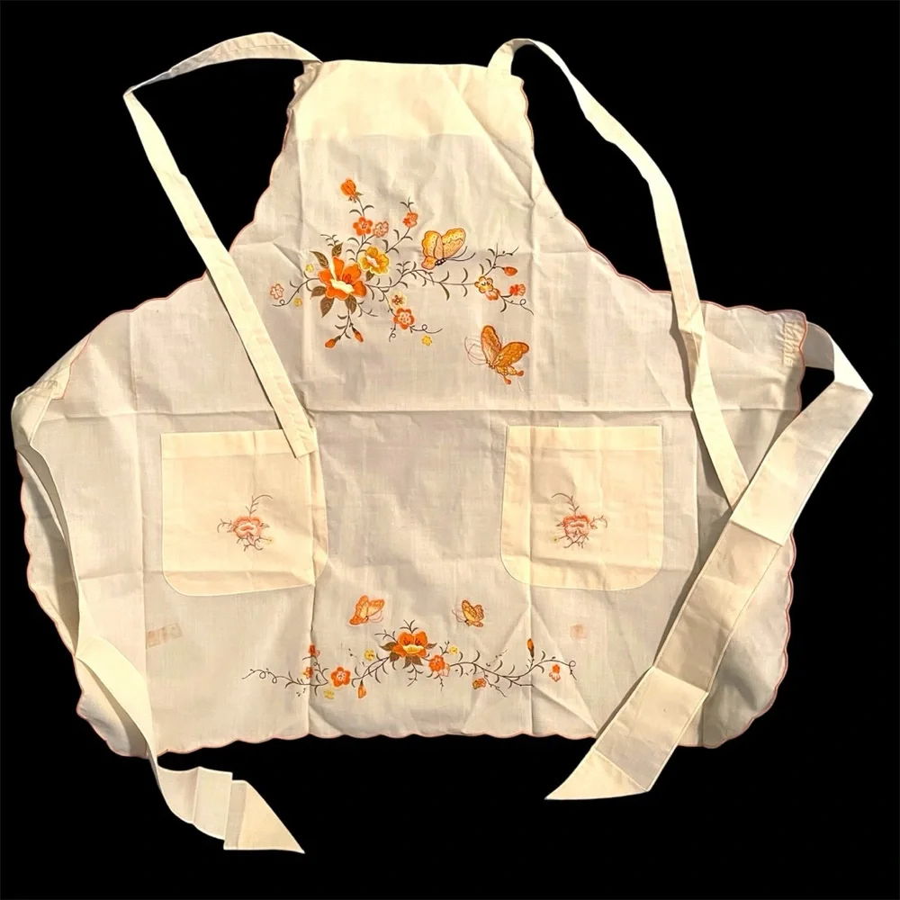 Scallop Edge Light Peach Apron